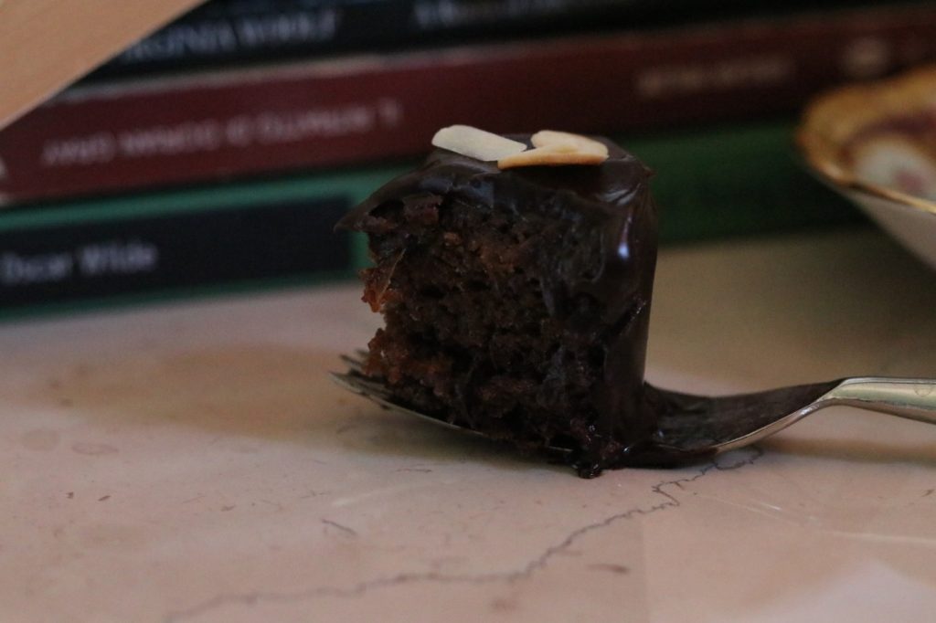 Chocolate prune tea cakes. L'ora del tè 3